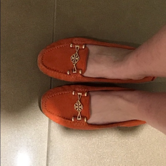 Orange suede TORY BURCH 7.5 drivers gold hardware - Picture 9 of 10